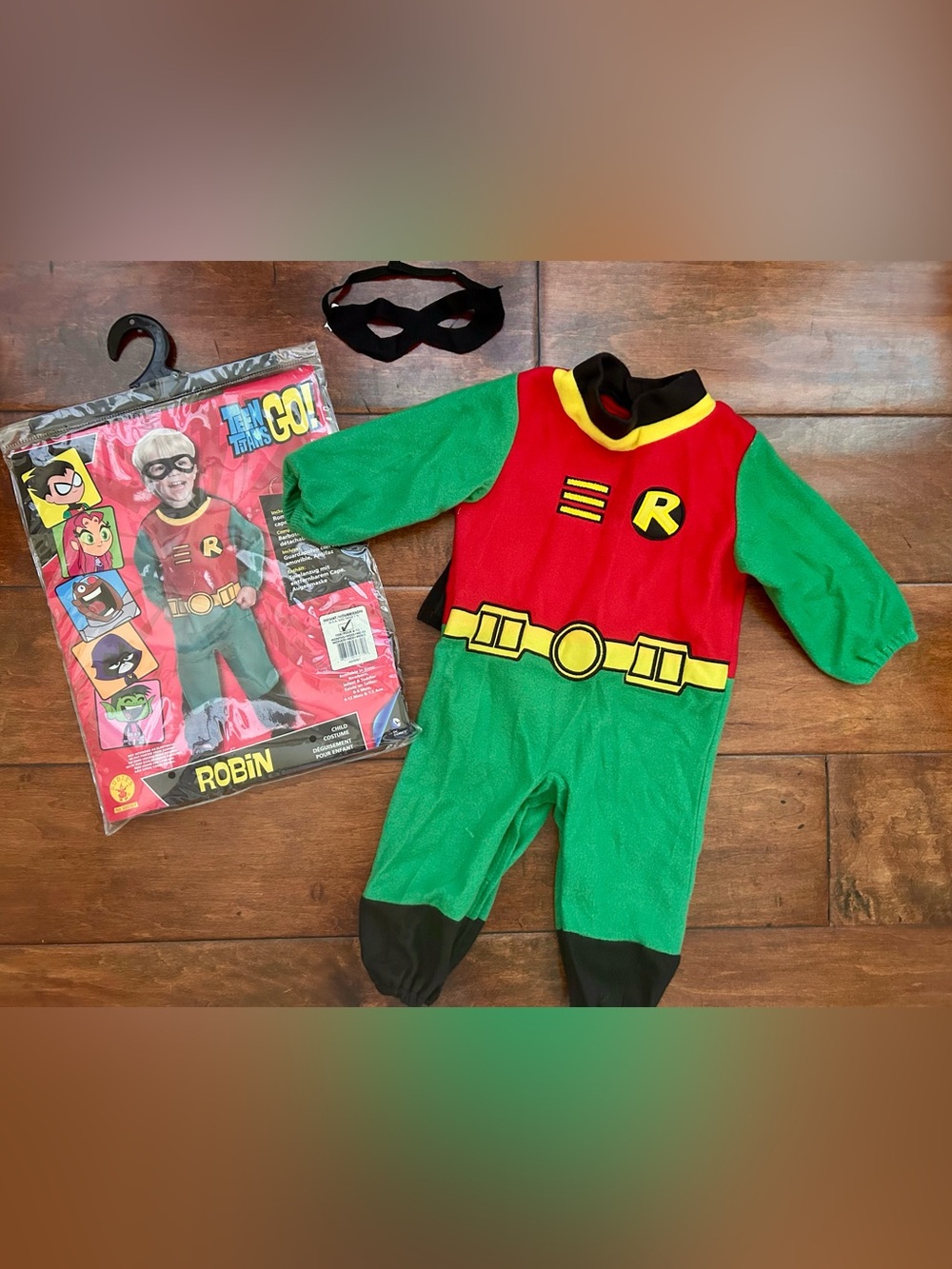 Infant ROBIN costume! 6-12 mo. Includes romper with removable cape and eye mask